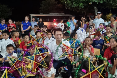 Ngày hội đến trường và Trung thu cho em huyện Con Cuông, Nghệ An