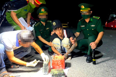 Quảng Bình: Bắt giữ nghi phạm vận chuyển 2kg ma túy đá