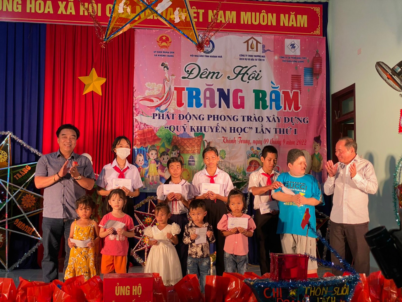 Hội Nhà báo tỉnh Khánh Hòa tổ chức Đêm hội Trăng rằm cho các cháu thiếu nhi