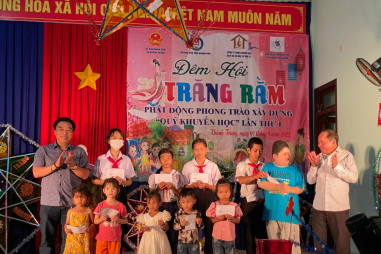 Hội Nhà báo tỉnh Khánh Hòa tổ chức Đêm hội Trăng rằm cho các cháu thiếu nhi