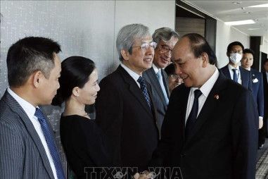 Chủ tịch nước Nguyễn Xuân Phúc gặp đại diện tri thức Việt Nam tiêu biểu 
