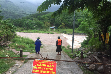 Mưa, lũ sau bão chia cắt nhiều khu vực của tỉnh Quảng Bình
