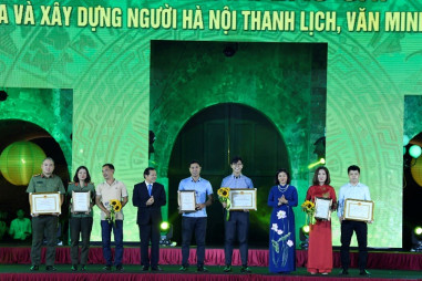 Hà Nội trao Giải báo chí về phát triển văn hóa và xây dựng người Hà Nội thanh lịch, văn minh lần V