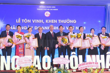 Thành phố Hồ Chí Minh tôn vinh 98 “Doanh nghiệp, Doanh nhân tiêu biểu” năm 2022