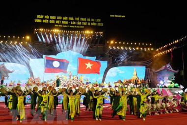 Báo chí Lào ca ngợi tình đoàn kết giữa hai nước