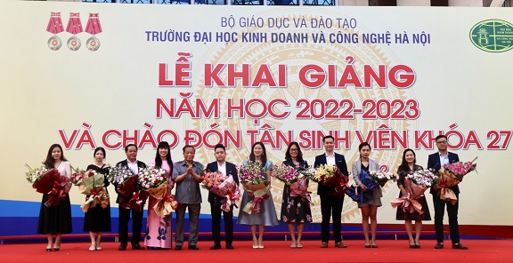 Đại học Kinh doanh và Công nghệ Hà Nội khai giảng năm học mới 2022 – 2023