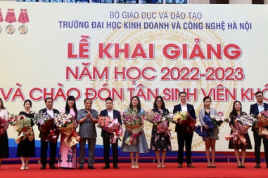Đại học Kinh doanh và Công nghệ Hà Nội khai giảng năm học mới 2022 – 2023