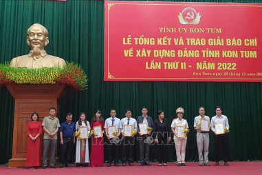Kon Tum trao giải Báo chí về Xây dựng Đảng cho 21 tác phẩm xuất sắc