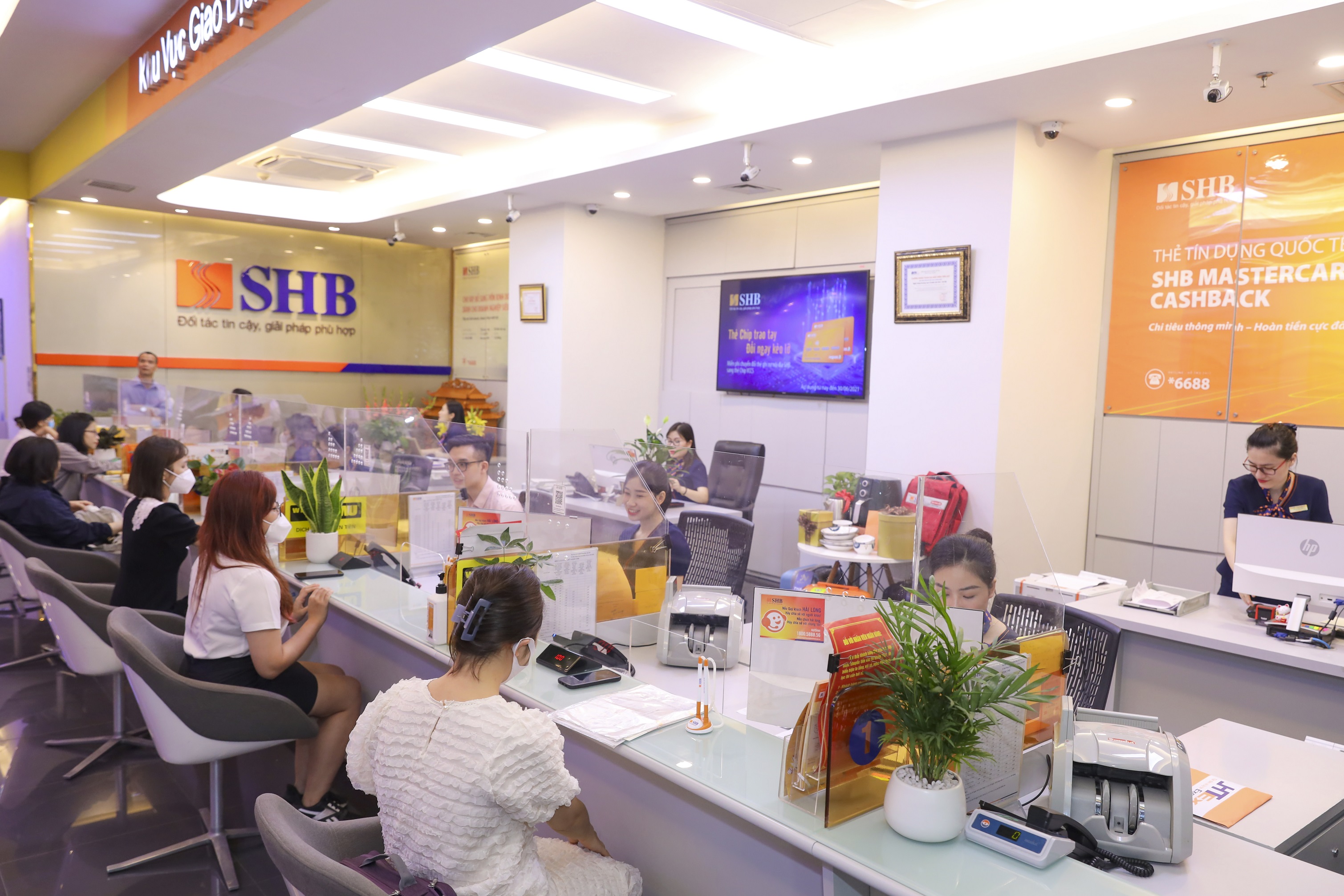 SHB giảm 2% lãi suất cho vay hỗ trợ khách hàng dịp cuối năm 