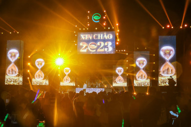 Mãn nhãn với dàn âm thanh, ánh sáng, pháo hoa trong Ecopark Countdown 2023