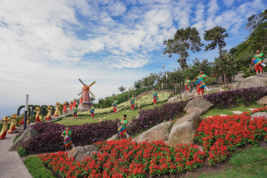 Khám phá “thiên đường” ánh sáng nghệ thuật hiện đại nhất Việt Nam trên đỉnh núi Bà Đen
