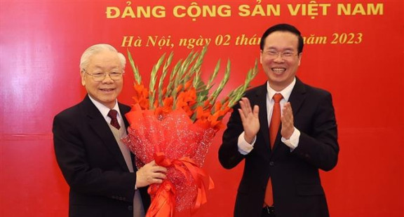 Tổng Bí thư Nguyễn Phú Trọng nhận Huy hiệu 55 tuổi Đảng