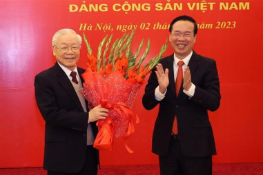 Tổng Bí thư Nguyễn Phú Trọng nhận Huy hiệu 55 tuổi Đảng