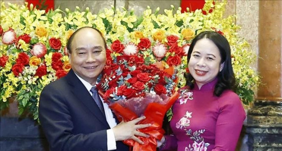 Bàn giao công tác giữa nguyên Chủ tịch nước Nguyễn Xuân Phúc và Quyền Chủ tịch nước Võ Thị Ánh Xuân