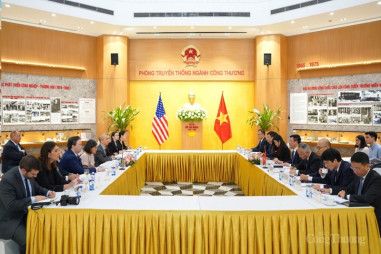 Bộ trưởng Nguyễn Hồng Diên tiếp Đại sứ Đại diện Thương mại Hoa Kỳ