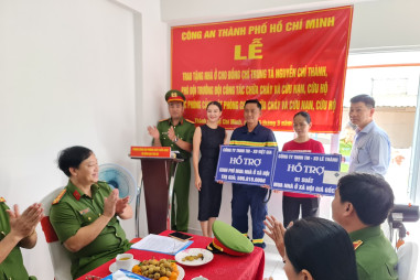 Trao tặng nhà ở xã hội cho Trung tá Nguyễn Chí Thành, người tham gia Đoàn cứu nạn tại Thổ Nhĩ Kỳ