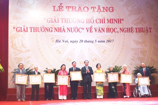 Trao Giải thưởng Hồ Chí Minh, giải thưởng Nhà nước về Văn học Nghệ thuật vào dịp 19/5