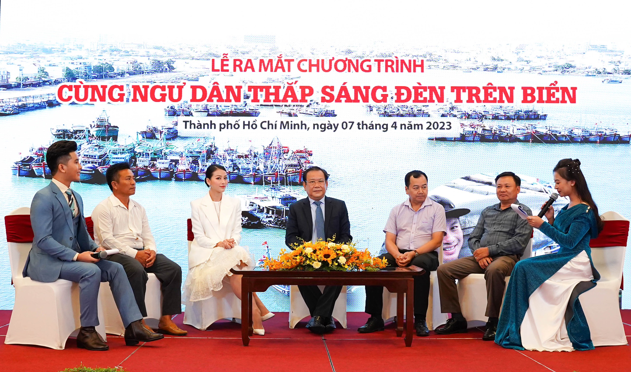 Ra mắt chương trình “Cùng ngư dân thắp sáng đèn trên biển”