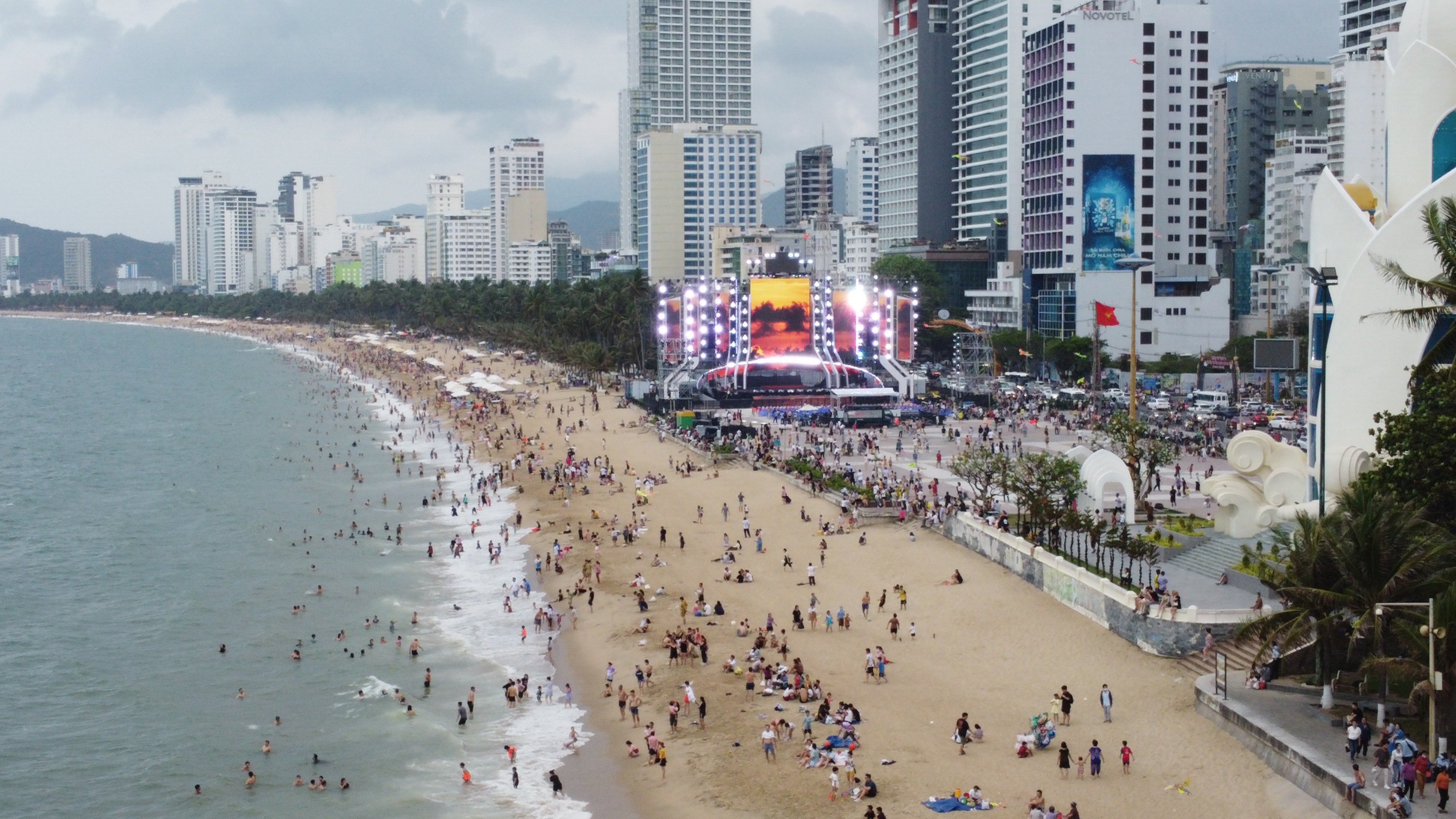 Du lịch Khánh Hòa tăng công suất, phục vụ gần 800.000 lượt khách trong kỳ nghỉ lễ