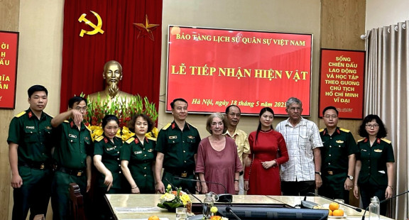 Món kỷ vật vô giá tặng bảo tàng lịch sử Việt Nam