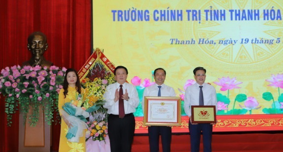 Trường Chính trị tỉnh Thanh Hóa đón bằng công nhận đạt chuẩn mức 1