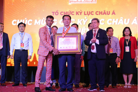 Tổ chức Kỷ lục châu Á công nhận giá trị đặc sản quà tặng Yến sào Khánh Hòa