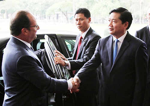 Ông Đinh La Thăng muốn Tổng thống Hollande phát triển tiếng Pháp cho SV