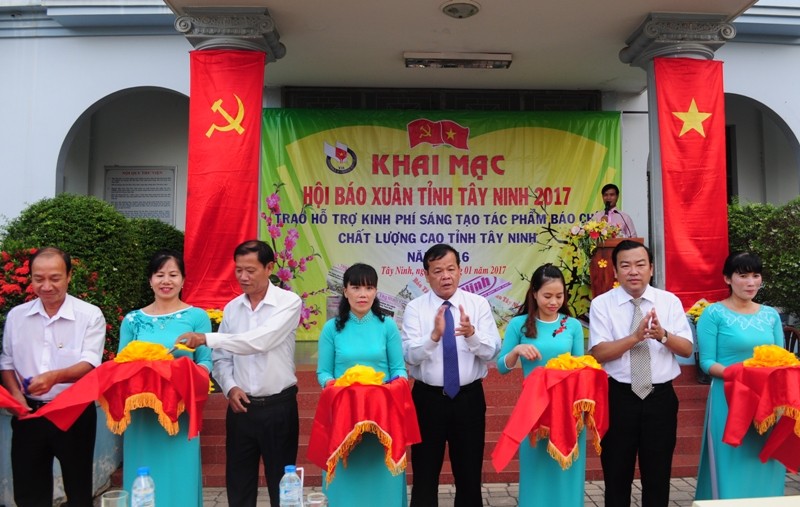 Tây Ninh khai mạc Hội báo Xuân Đinh Dậu 2017