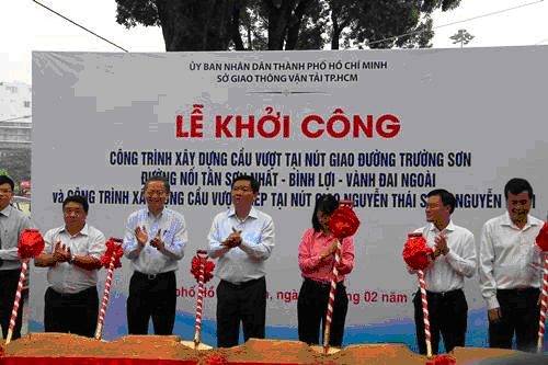 Khởi công 2 cầu vượt giảm tải tắc đường ở  Sân bay Tân Sơn Nhất