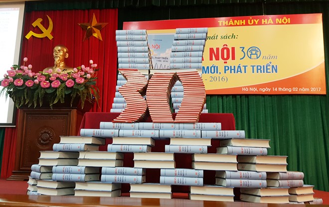 “Hà Nội - 30 năm đổi mới, phát triển“ chính thức ra mắt độc giả