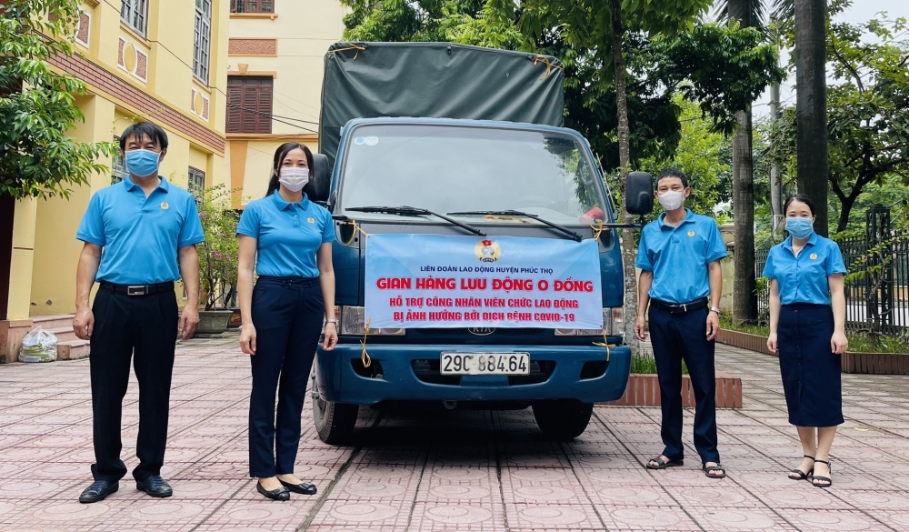 “Chuyến xe siêu thị 0 đồng” của LĐLĐ Phúc Thọ đến với người lao động có hoàn cảnh khó khăn