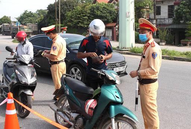 Hà Nội tiếp tục xử phạt 900 trường hợp vi phạm phòng chống dịch