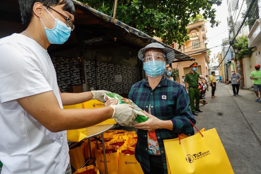 T&T Group trao tặng 100.000 suất quà tới người dân TP.Hồ Chí Minh gặp khó khăn do Covid-19