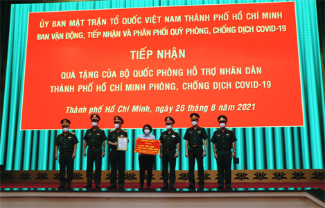 Bộ Quốc Phòng tặng nhân dân TP.Hồ Chí Minh 4.000 tấn gạo và 100.000 suất quà