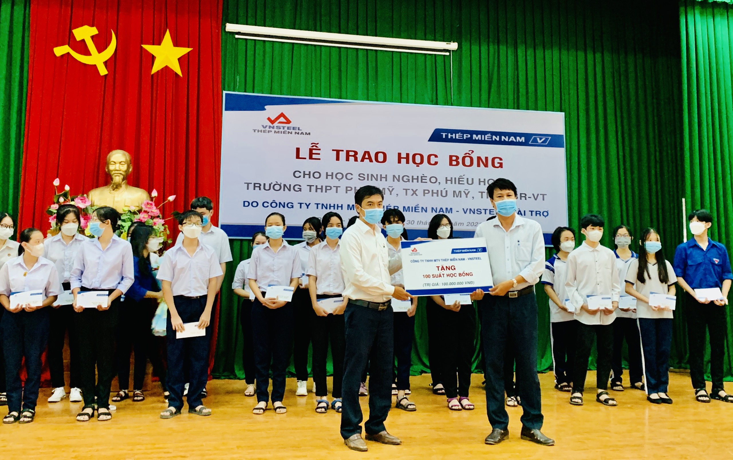 Thép Miền Nam – VNSTEEL trao 400 suất học bổng cho học sinh nghèo hiếu học tại tỉnh Bà Rịa Vũng Tàu.