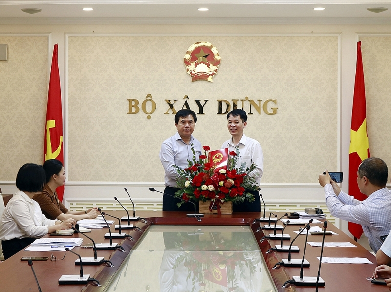 Nhà báo Phạm Văn Dùng giữ chức vụ Phó Tổng biên tập Tạp chí Xây dựng