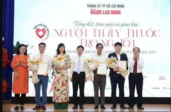 Trao giải cuộc thi viết “Người thầy thuốc trong tôi”