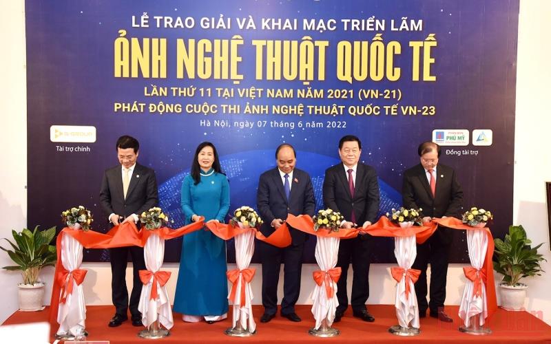 Trao giải và khai mạc Triển lãm Ảnh nghệ thuật quốc tế lần thứ 11 tại Việt Nam