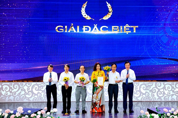 Trao giải báo chí “Hải Dương vượt khó - tăng tốc”