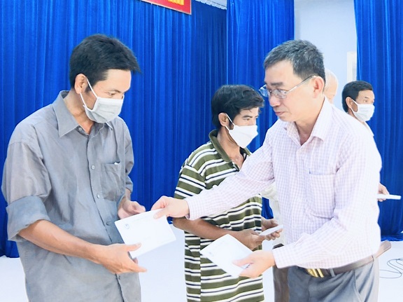 Hội Nhà báo tỉnh Phú Yên tặng 60 suất quà cho hộ nghèo