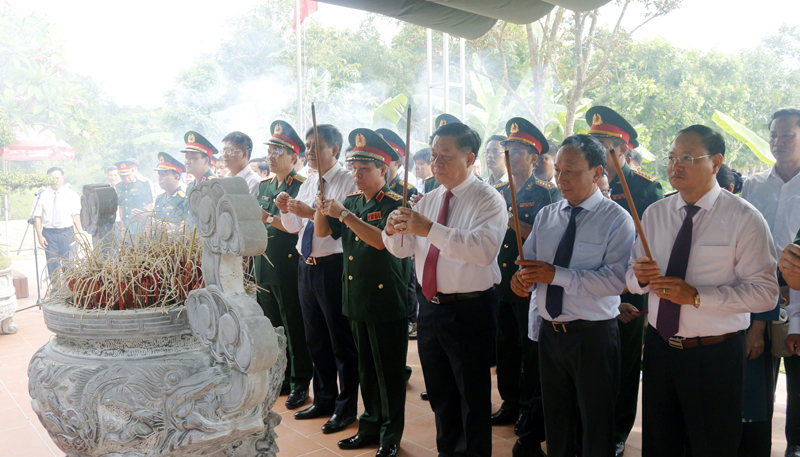 Lễ tưởng niệm 50 năm Ngày hy sinh của 13 liệt sỹ Trạm thông tin A69