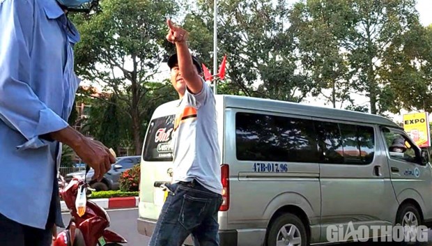 Đắk Lắk: Phóng viên bị hành hung khi điều tra nạn xe dù bến cóc