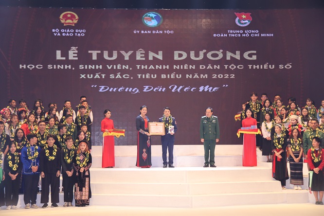 Tuyên dương 142 học sinh, sinh viên, thanh niên dân tộc thiểu số xuất sắc, tiêu biểu năm 2022