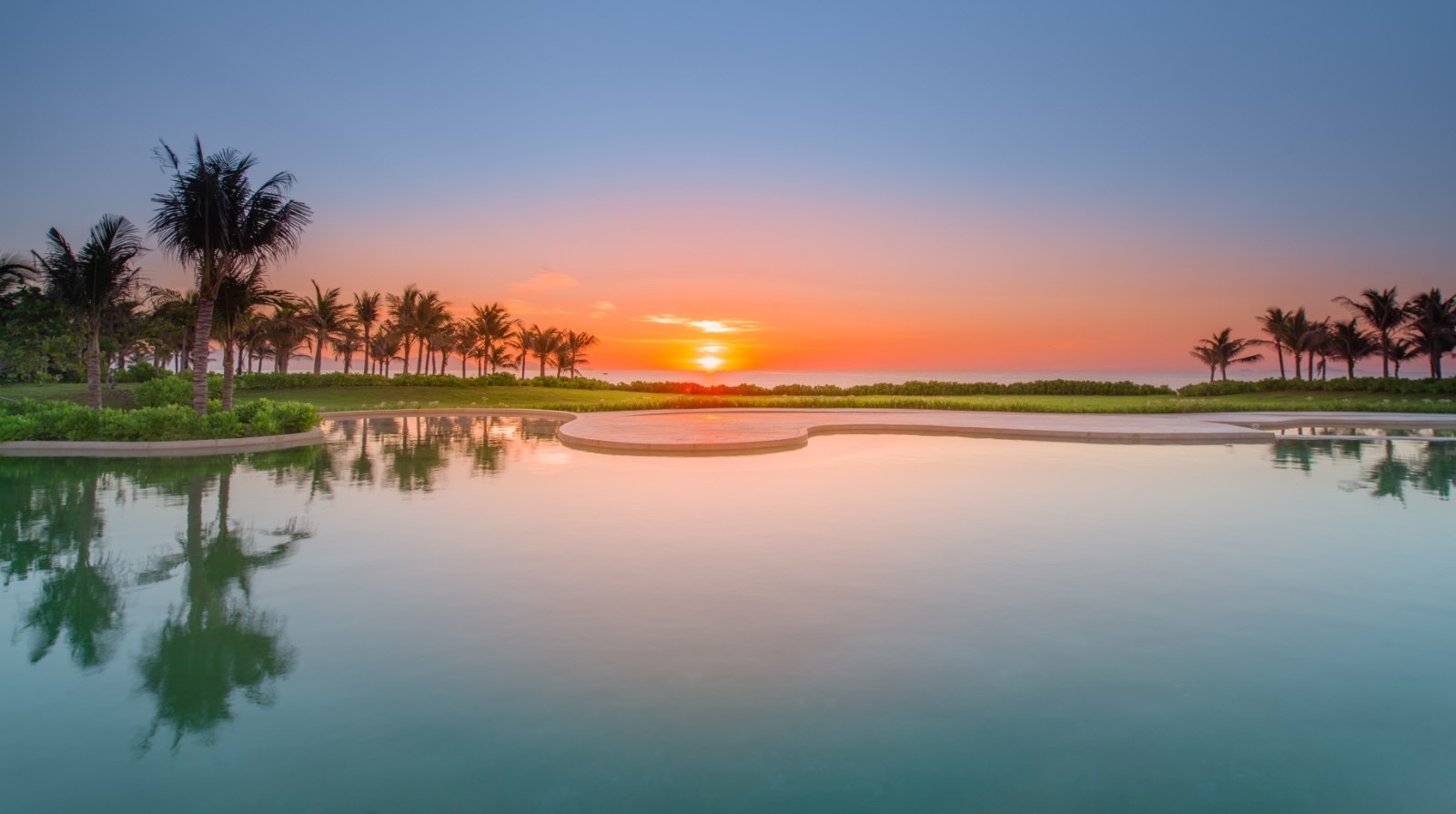 "Nàng thơ" trên Bãi Dài, Cam Ranh