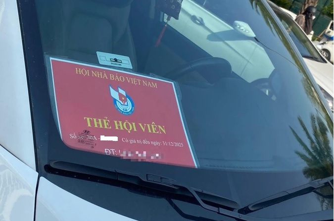 Làm rõ xe ô tô gắn phù hiệu Hội Nhà báo Việt Nam