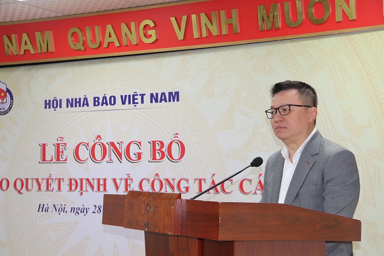 Hội Nhà báo Việt Nam trao quyết định Quyền Tổng Biên tập Tạp chí Người Làm Báo