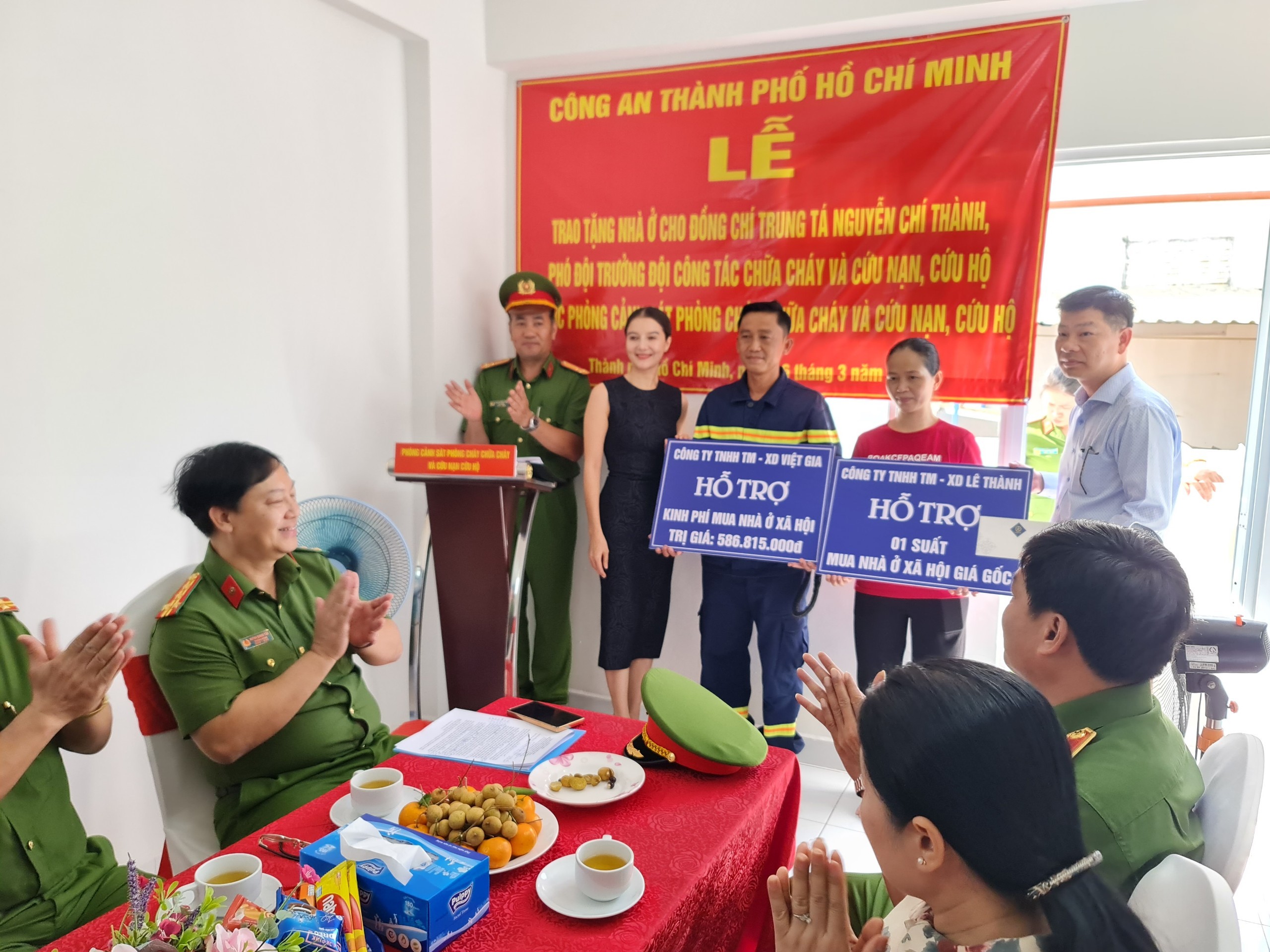 Trao tặng nhà ở xã hội cho Trung tá Nguyễn Chí Thành, người tham gia Đoàn cứu nạn tại Thổ Nhĩ Kỳ