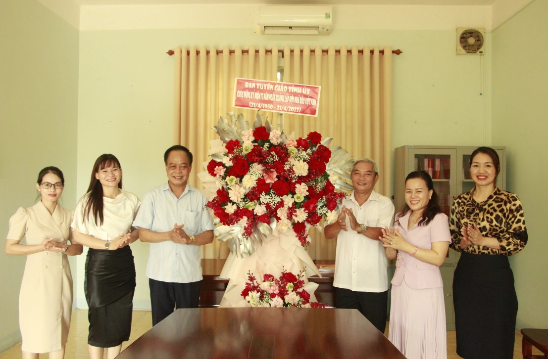 Bình Phước: Trưởng Ban Tuyên giáo Tỉnh ủy chúc mừng kỷ niệm 73 năm Ngày thành lập Hội Nhà báo Việt Nam