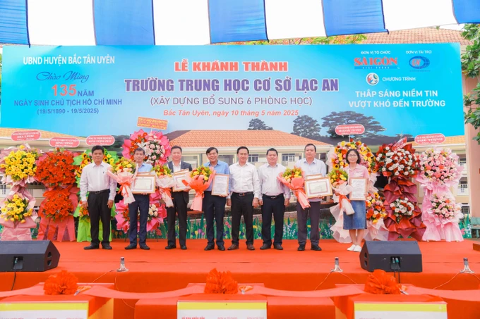 Báo Sài Gòn Giải Phóng khánh thành công trình 6 phòng học