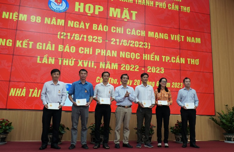 Cần Thơ: Trao giải báo chí Phan Ngọc Hiển lần thứ 17